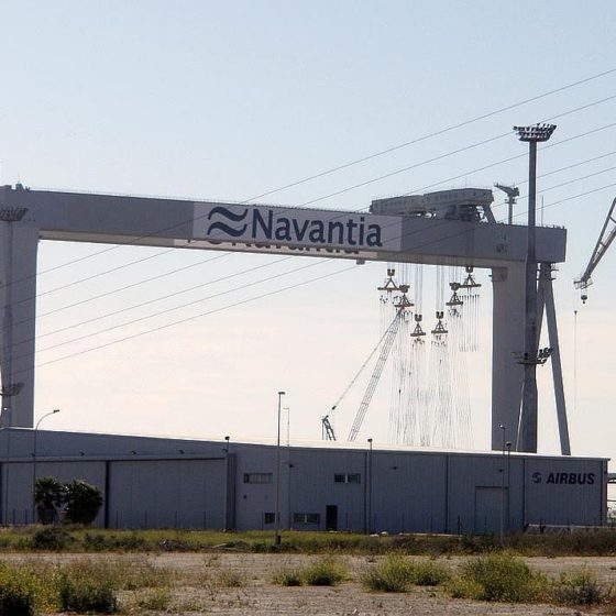 Grúa de Navantia en los Astilleros de Puerto Real - FEMCA Cádiz