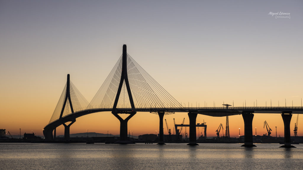 Atardecer en el Puente de la Constitución de 1812